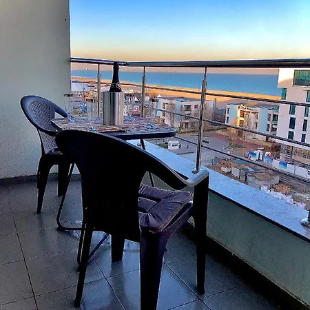 Blue Sky Summerland Apartment *